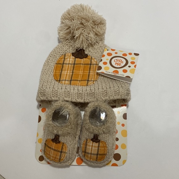 NWT👣LITTLE ME🍁baby BEANIE and SLIPPERS SET🤎size..0-6m🤎 - Picture 2 of 4